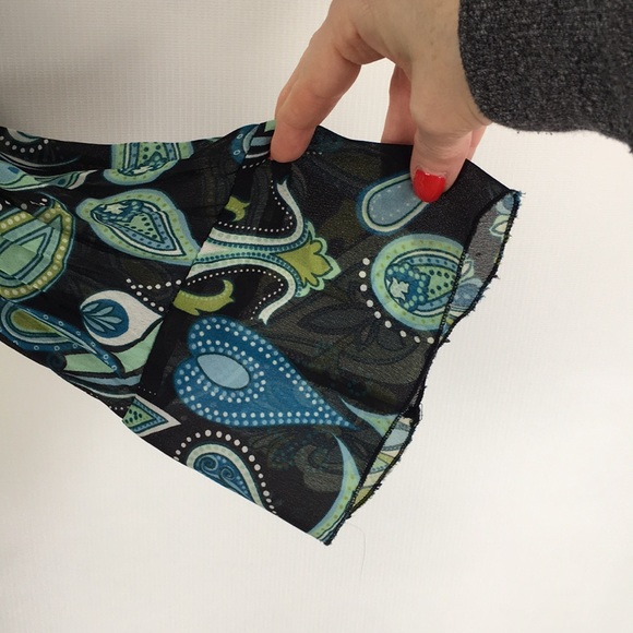 Women’s V-Neck Ruffle Collar Button Down Subtle Flare Sleeve Blouse  Size XL EUC - Picture 11 of 12